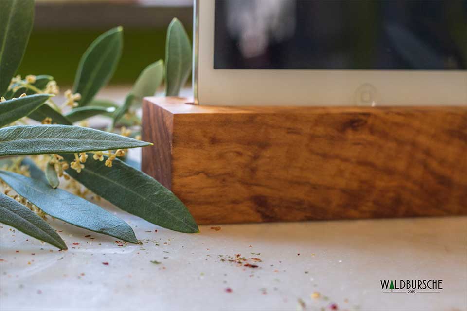 Hadi.marketing_Portfolio_Fotografie_Produkt_Wald_Bursche_Kurt_Docking_Station